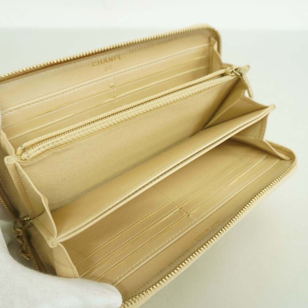 CHANEL Cream Lambskin Leather Wallet - Picture 3 of 11